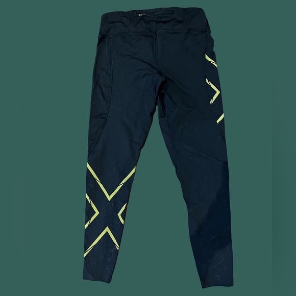 2XU compression pro running tight - Picture 2 of 2